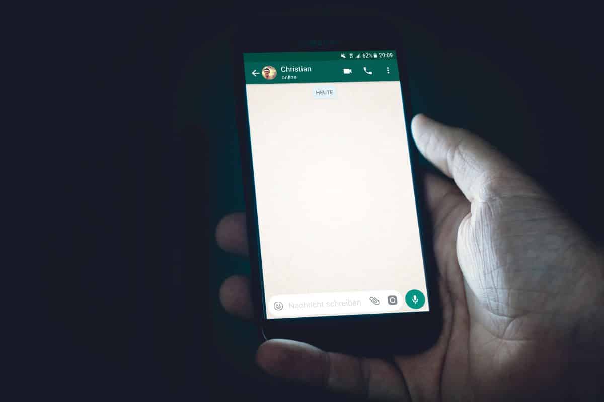 如何避免 WhatsApp 照片自动保存在图库中？